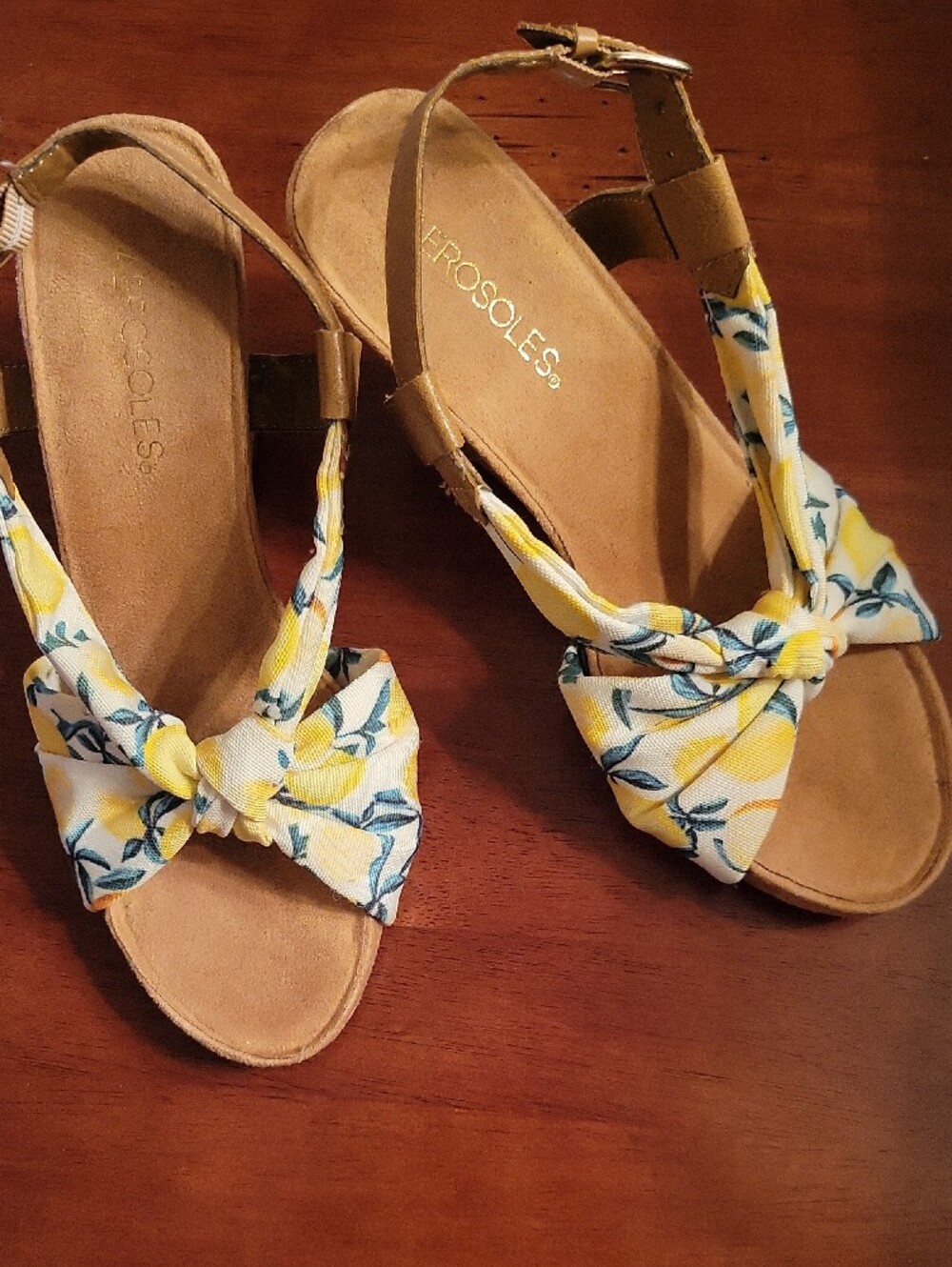 NWOT AEROSOLES Lemon Print Knot-Front Wedge Sandals
